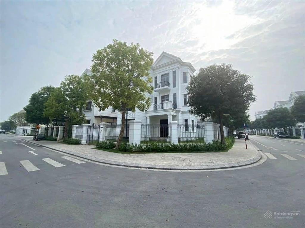 Giá siêu đầu tư. biệt thự nguyệt quế vinhomes riverside, giá 63 tỷ. 176m2 4 tầng mặt tiền 8m.