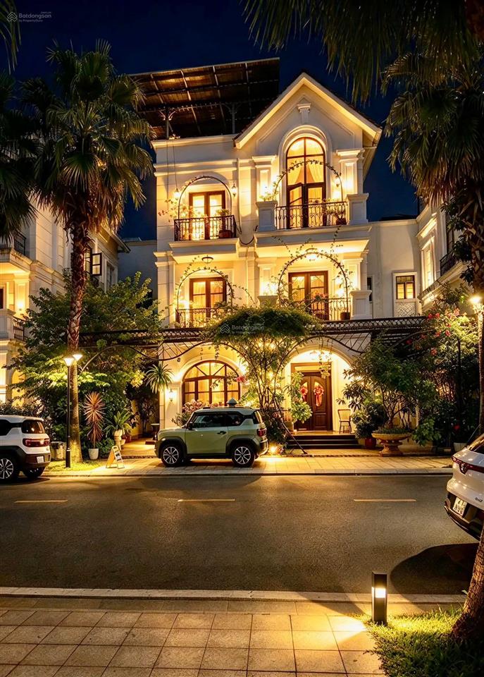 Giá siêu đầu tư. biệt thự nguyệt quế vinhomes riverside, giá 63 tỷ. 176m2 4 tầng mặt tiền 8m.
