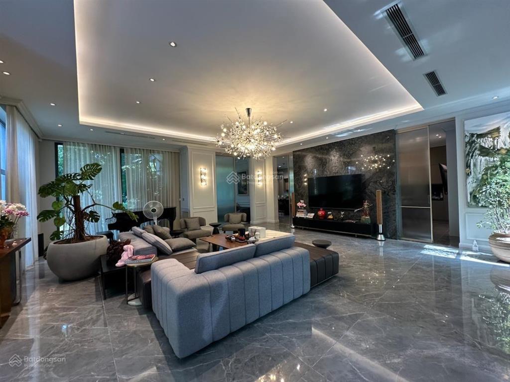 Chủ nợ bank cần bán gấp siêu biệt thự bằng lăng vinhomes riverside 500m2, vị trí đẹp, siêu đẳng cấp