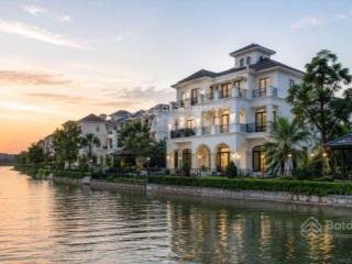 Chủ nợ bank cần bán gấp siêu biệt thự bằng lăng vinhomes riverside 500m2, vị trí đẹp, siêu đẳng cấp