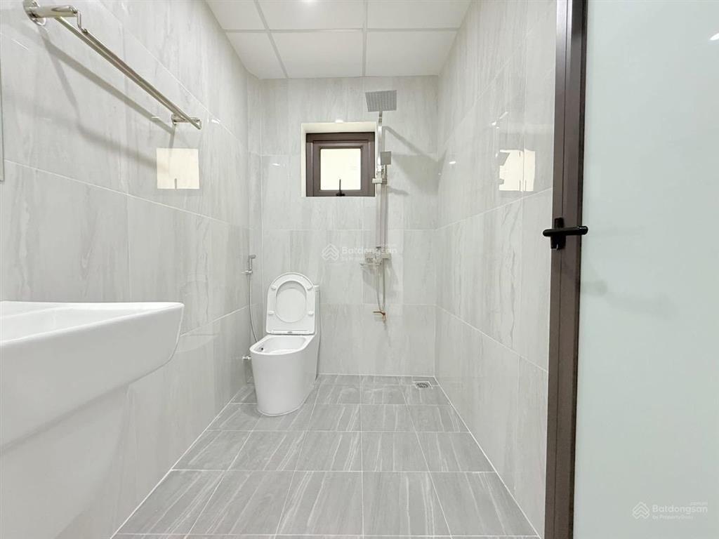 Phòng xuân đỉnh 30m2 thang máy đủ đồ an toàn pccc ô tô đỗ cửa giá 5tr/th