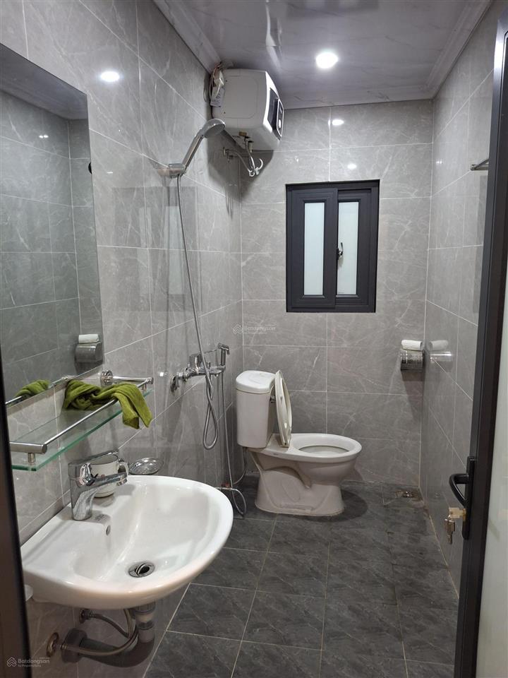 Cho thuê nhà c4 hộ gia đình hoặc tổ thợ với 2pn, 1wc, 60m2 tại xuân đỉnh, giá 7tr/th, riêng biệt