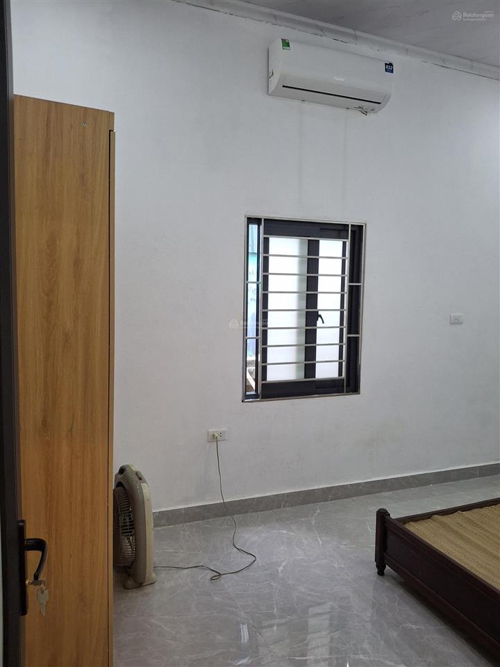 Cho thuê nhà c4 hộ gia đình hoặc tổ thợ với 2pn, 1wc, 60m2 tại xuân đỉnh, giá 7tr/th, riêng biệt