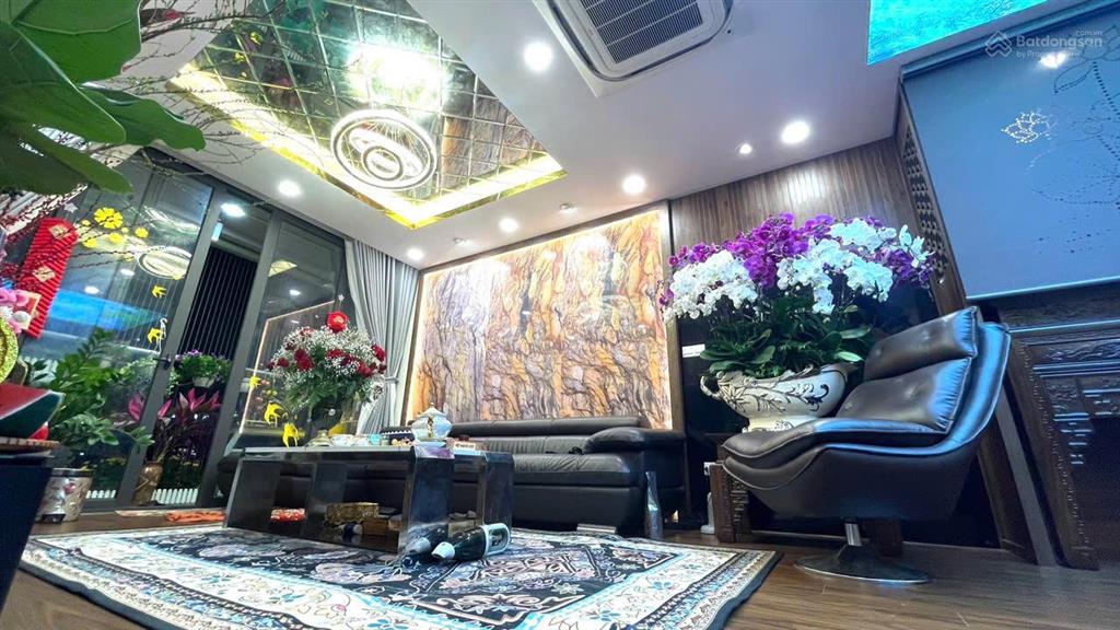 Bán cc diamond flower tower, giá thỏa thuận, 160m2, 3pn, 2wc, đông nam, tây nam, uy tín, hot!