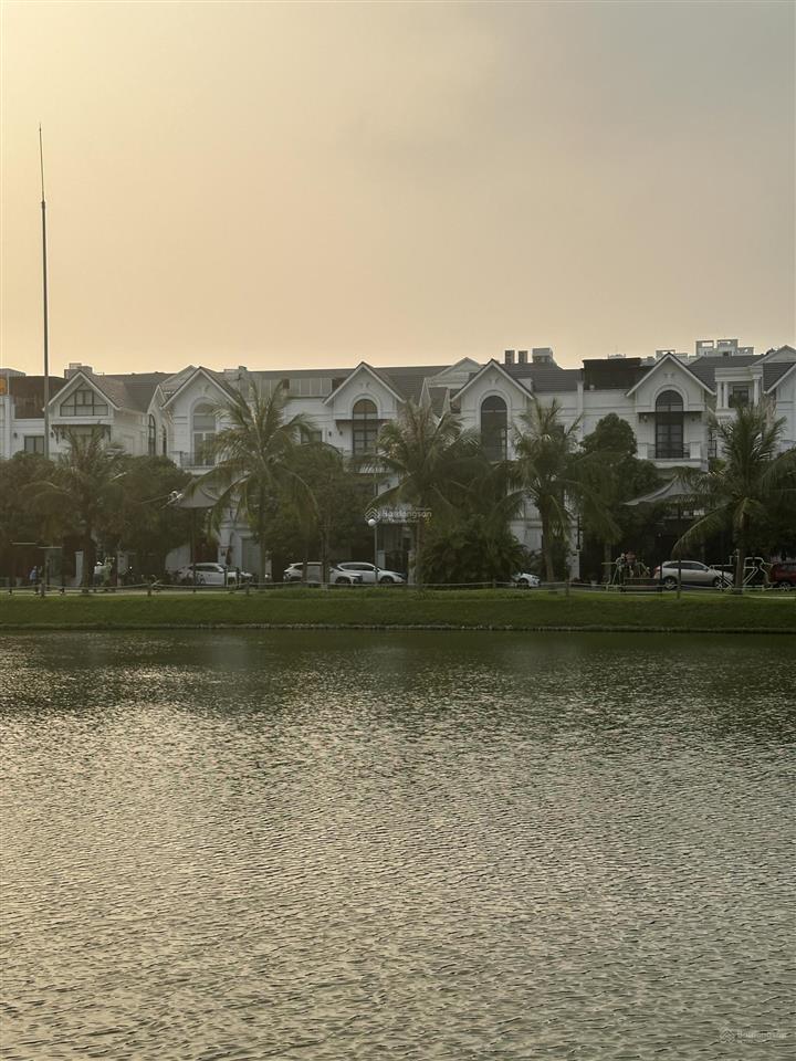 Đơn lập mặt hồ hải âu 01 làm nhà hàng, quán cà phê, 300 m2, view đẹp, giá rẻ 48 tr/th