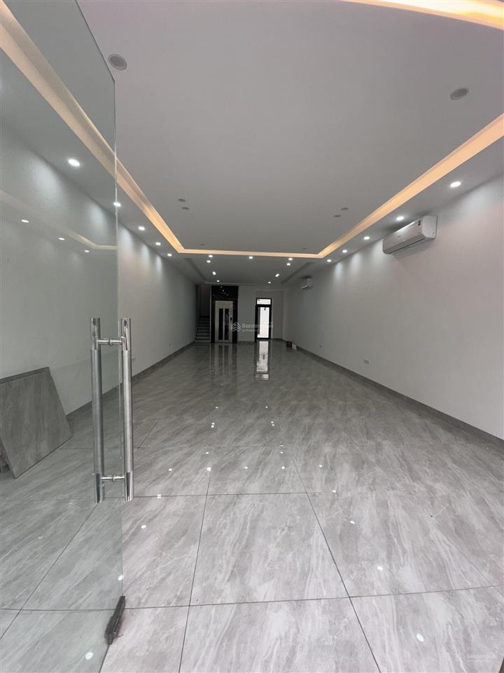 Cho thuê nhà 5 tầng mới hoàn thiện dt 70 m2, mặt đường 52 m xuyên tâm.