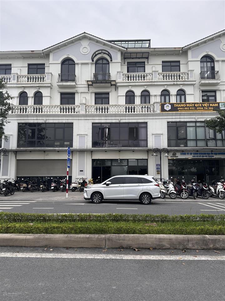 Cho thuê nhà 5 tầng mới hoàn thiện dt 70 m2, mặt đường 52 m xuyên tâm.