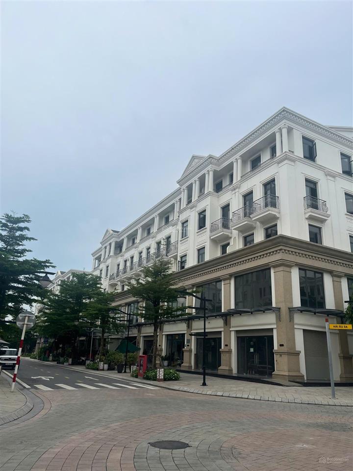 Cho thuê shophouse đập thông 324m2 x 5 tầng, tổng 1500 m2 sàn, giá siêu rẻ