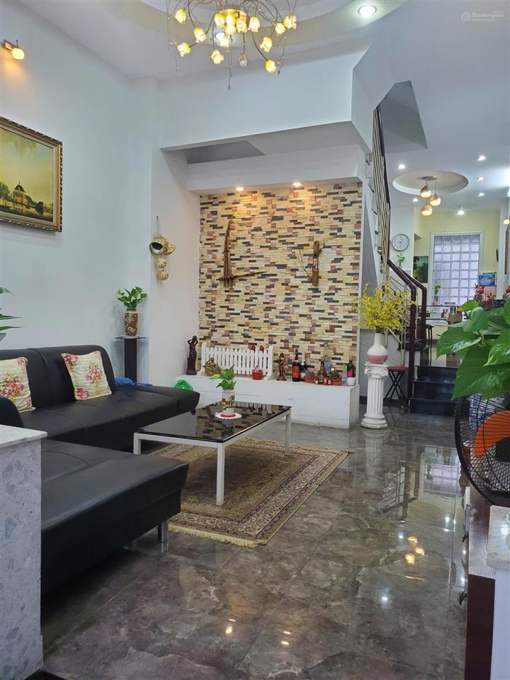 Nhà bán cách mạng tháng 8, quận tân bình