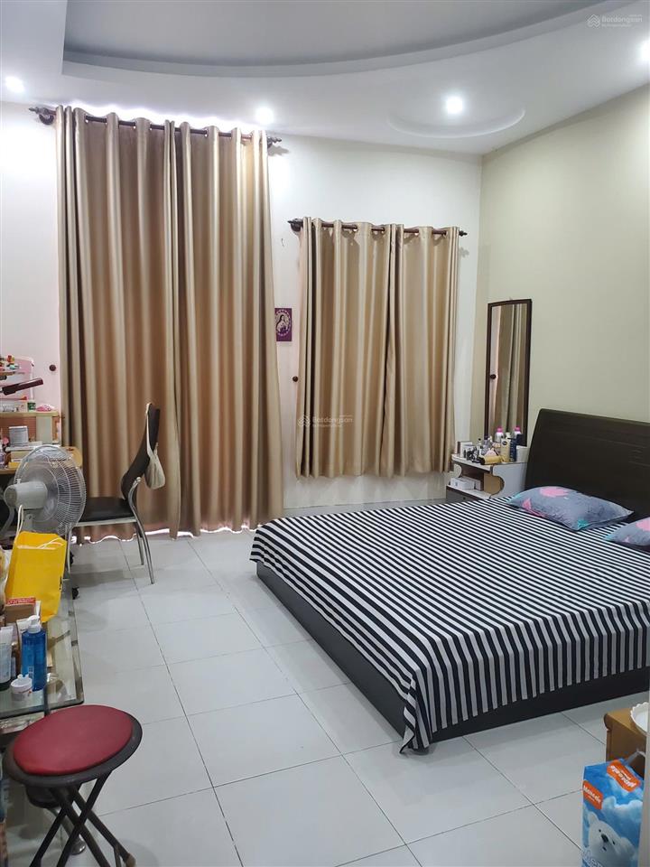 Nhà bán cách mạng tháng 8, quận tân bình