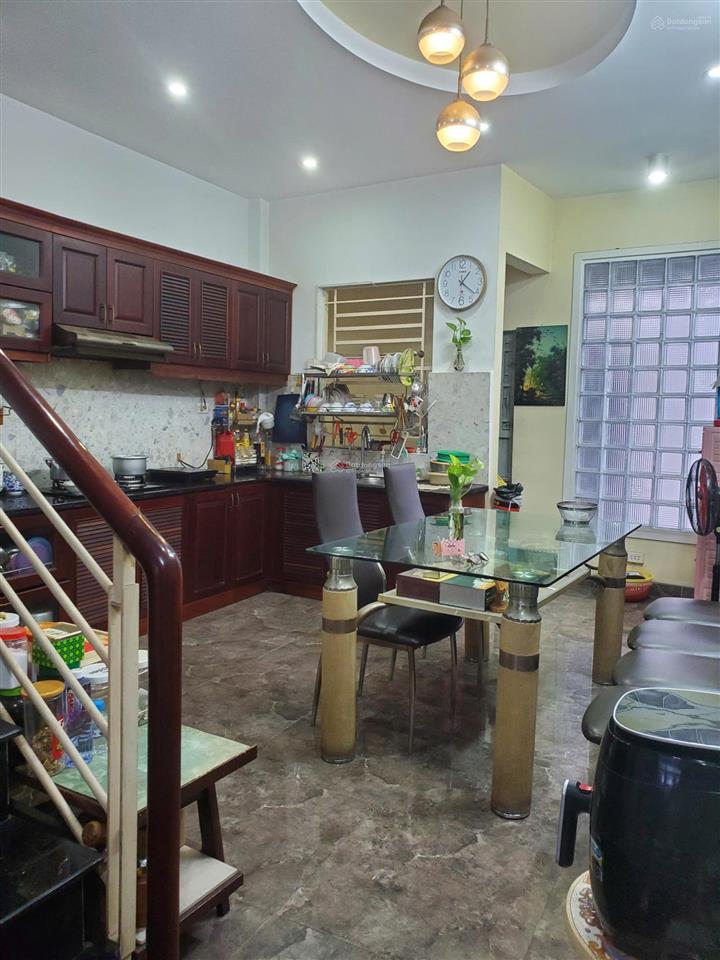 Nhà bán cách mạng tháng 8, quận tân bình