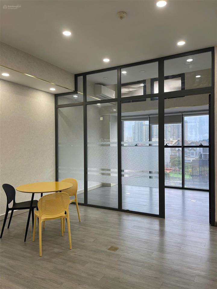 The sun avenue  cho thuê văn phòng diện tích lớn 68m2 giá chỉ 22 triệu