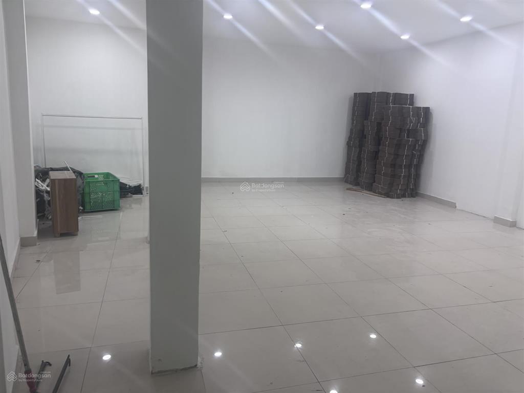 Cho thuê nhà mặt phố 19/76 mặt tiền trong chợ hht kd ngang 7*9m, 18 triệu vnd, 63m2