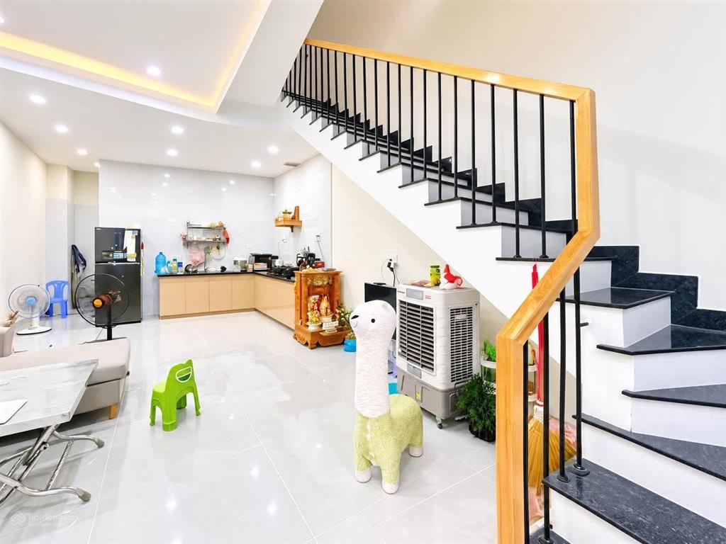 5,2 tỷ nhà đẹp 03 tầng 3pn kiệt núi thành gần downtown đà nẵng