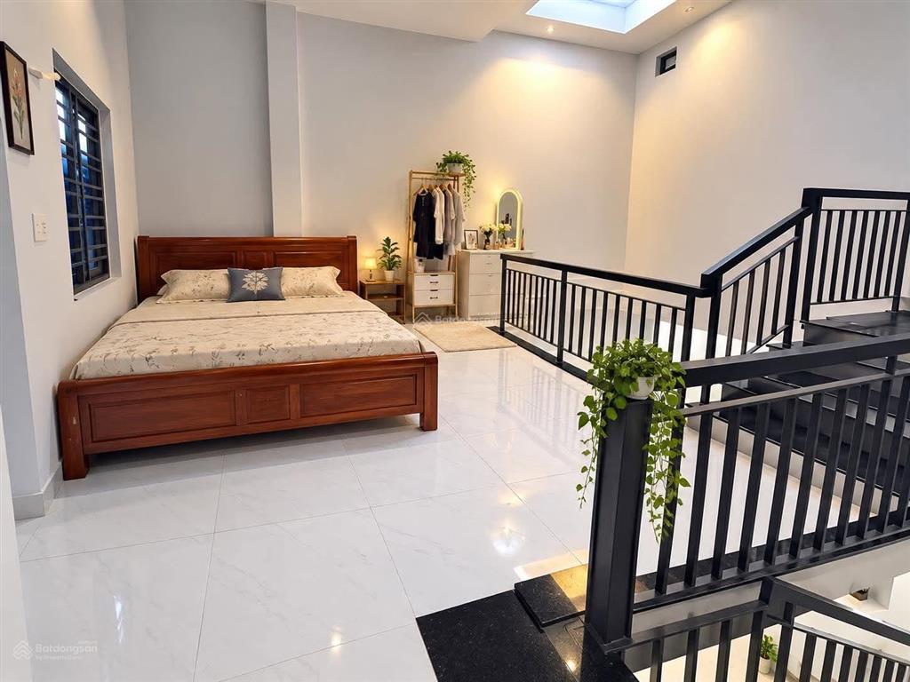 Nhà đẹp 2 tầng hải châu  72m2 ngang 5m  sân thượng trồng rau chỉ 4 tỷ 99