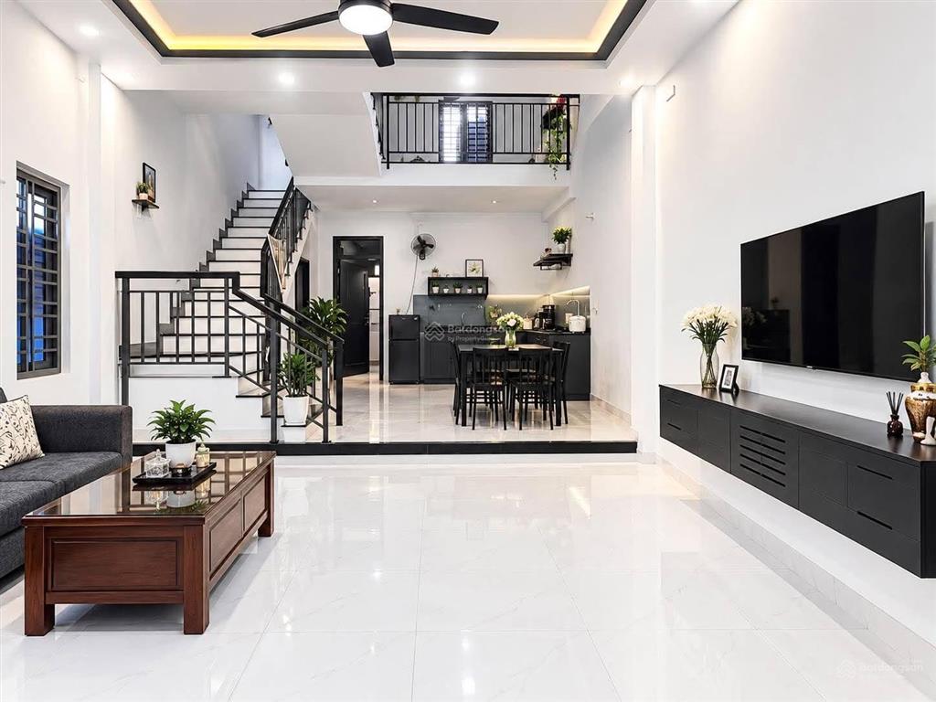 Nhà đẹp 2 tầng hải châu  72m2 ngang 5m  sân thượng trồng rau chỉ 4 tỷ 99