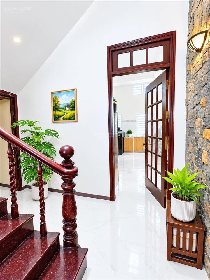 Mặt tiền hòa cường  nhà 3 tầng  cách phan đăng lưu vài chục mét  chỉ 8,35 tỷ
