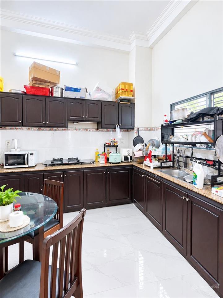 Mặt tiền hòa cường  nhà 3 tầng  cách phan đăng lưu vài chục mét  chỉ 8,35 tỷ