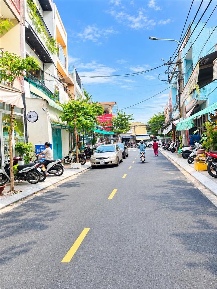 Mặt tiền hòa cường  nhà 3 tầng  cách phan đăng lưu vài chục mét  chỉ 8,35 tỷ