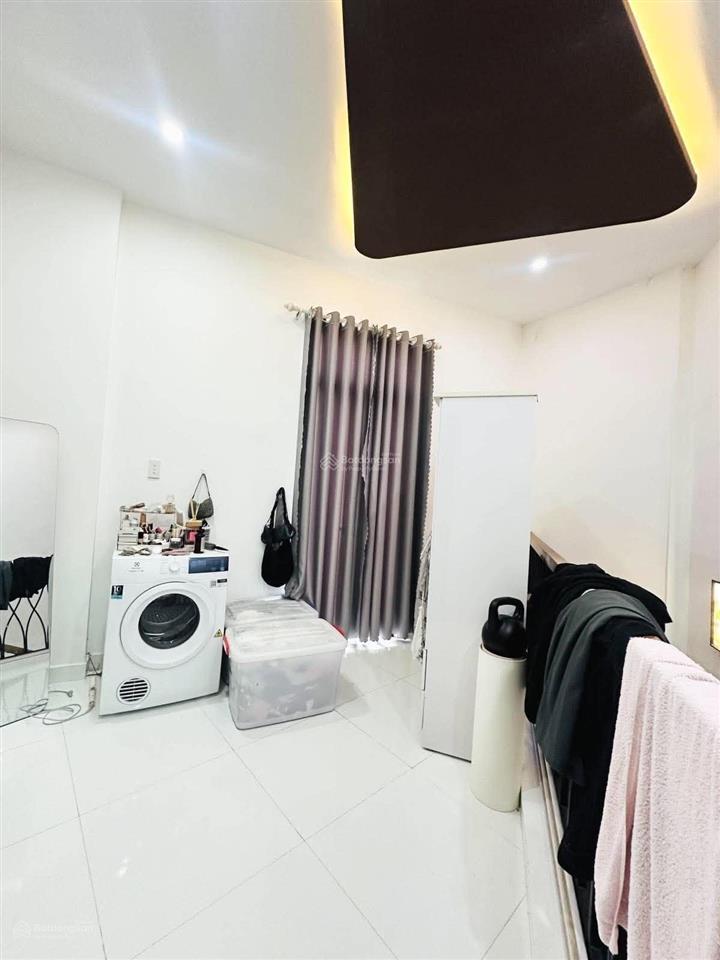 Lô góc 3 mặt thoáng  sát sân bay  dòng tiền 10tr/tháng  chỉ 3 tỷ 6