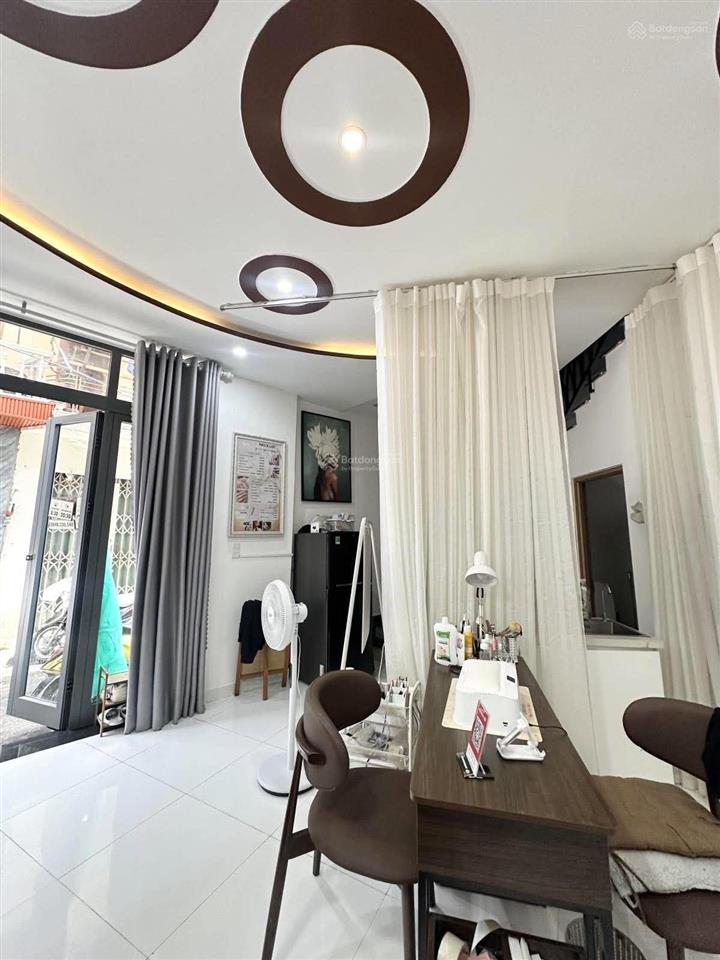 Lô góc 3 mặt thoáng  sát sân bay  dòng tiền 10tr/tháng  chỉ 3 tỷ 6