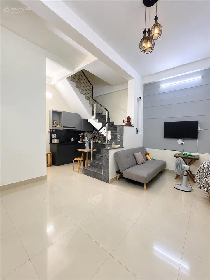 Nhà 3 tầng hải châu  ngang 5,6m  30m ra mặt tiền trưng nữ vương