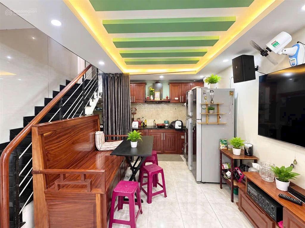 Chỉ 7,8 tỷ  nhà mặt tiền tô hiến thành 4 tầng  vài bước ra biển mỹ khê