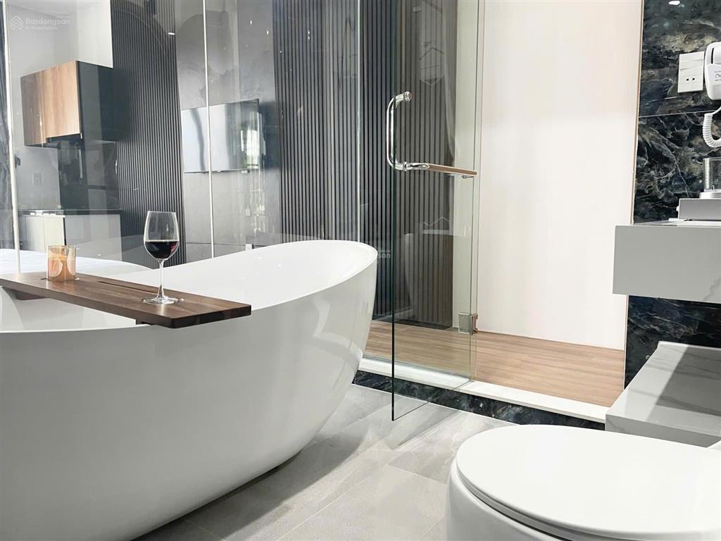 Villa 4 tầng sang trọng biển mỹ khê  hđ thuê 65tr/tháng  chỉ 17,7 tỷ