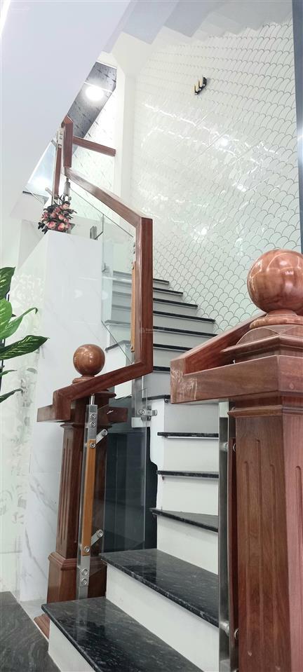 Bán căn nhà shr lửng 4 lầu mái btct đường nguyễn tư giản p. 12 q. gò vấp gần sân bay tsn  8,39 tỷ