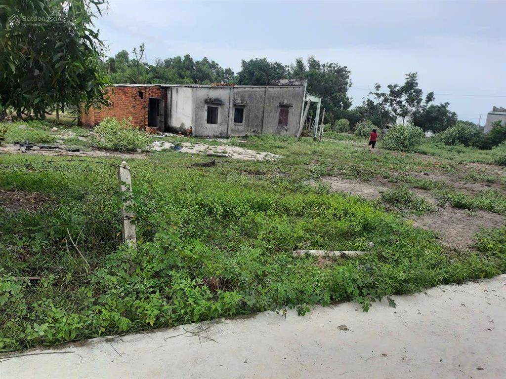 Bán đất tại bãi tắm biển cam bình la gi bình thuận, giá 6 tỷ, 1239 m2 có 305m2 thổ cư chia ra 5 sổ