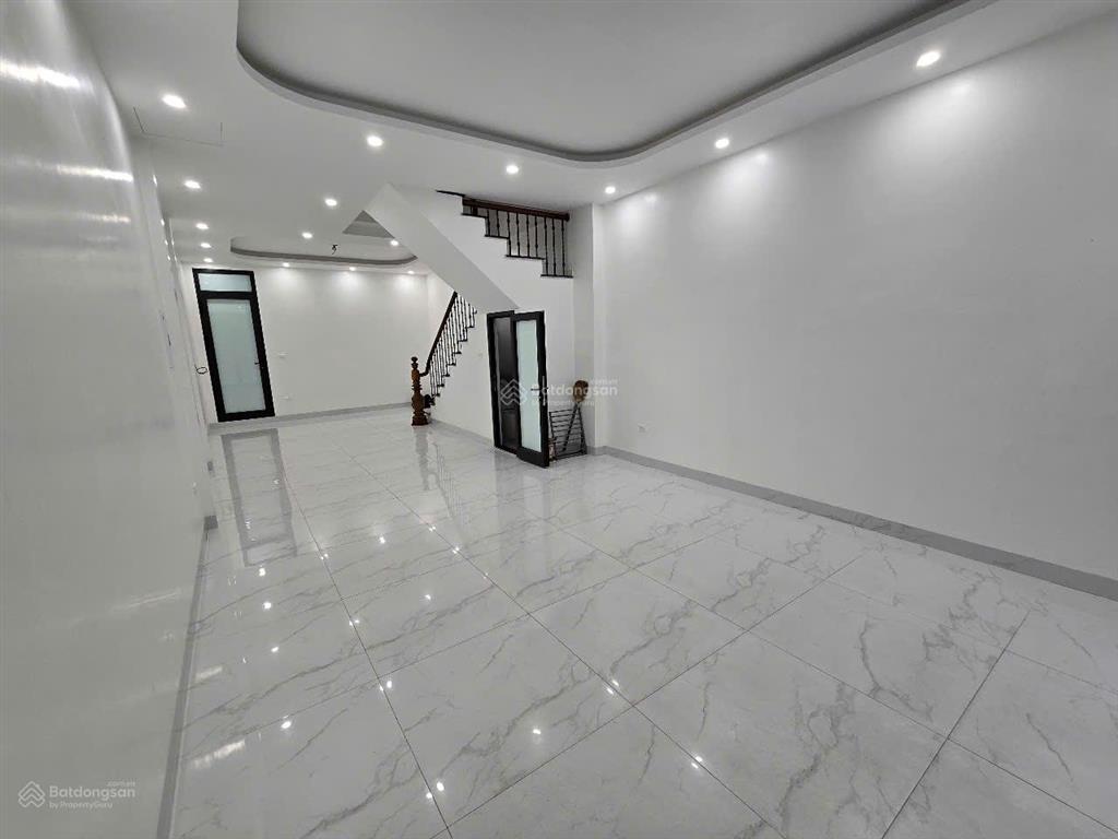 Chính chủ cho thuê văn phòng tầng 1, 2 tại giải phóng, hà nội