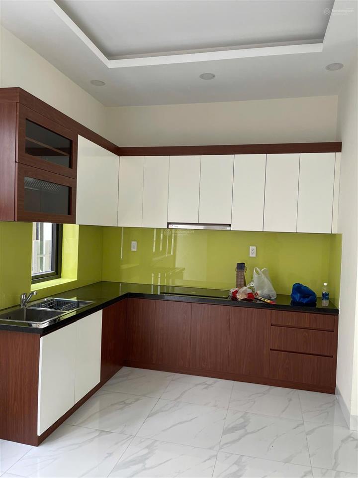 Cần cho thuê nhà phố nguyên căn gần vinhomes quận 9