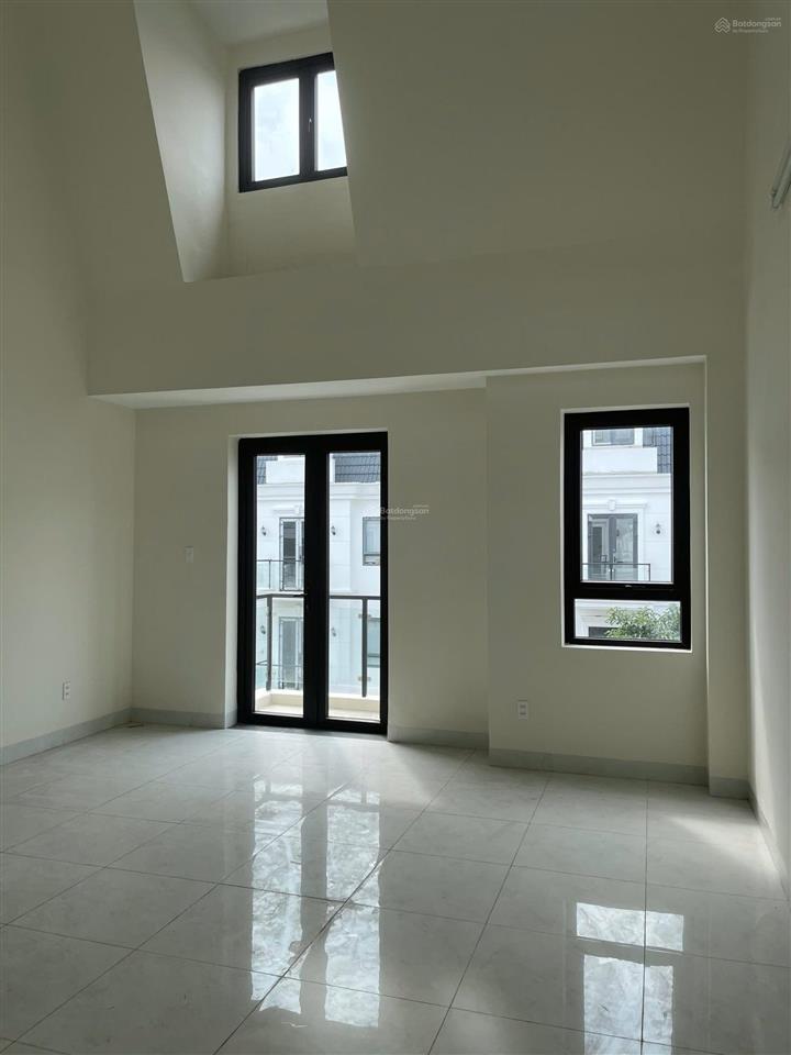 Cần cho thuê nhà phố nguyên căn gần vinhomes quận 9