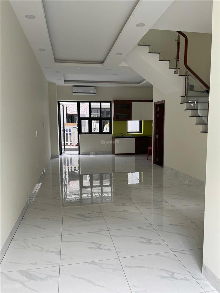 Cần cho thuê nhà phố nguyên căn gần vinhomes quận 9