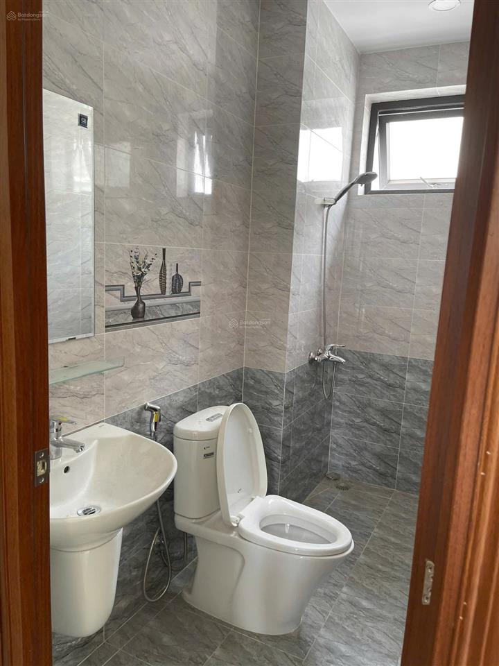 Cần cho thuê nhà phố nguyên căn gần vinhomes quận 9