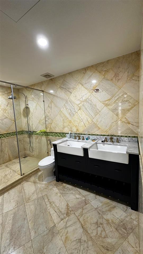 Chủ gửi bán căn dt 150 m2 nhà full nội thất