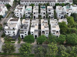 Chính chủ gửi bán nhà phố nguyên căn 1 trệt 2 lầu .