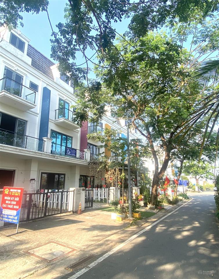 Shophouse hướng đông nam dt 5x17,7m thiết kế 1 trệt 3 lầu