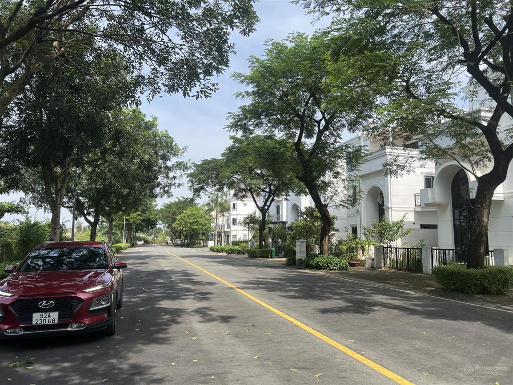 Chính chủ gửi bán 2 căn nhà phố liền kề sim city giá tốt đầu tư .