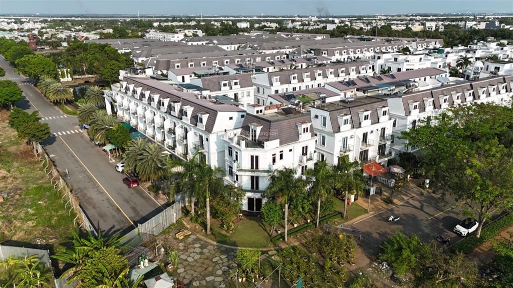 Chính chủ gửi bán 2 căn nhà phố liền kề sim city giá tốt đầu tư .