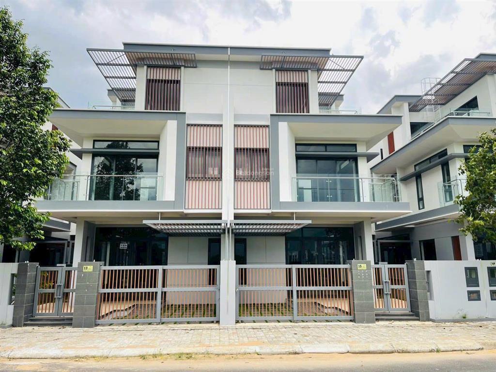 Chính chủ gửi bán bt đông tăng long view chung cư đường liên phường.