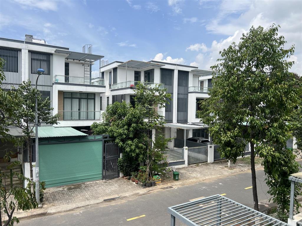 Chính chủ cho thuê nhà phố nguyên căn dự án đông tăng long .