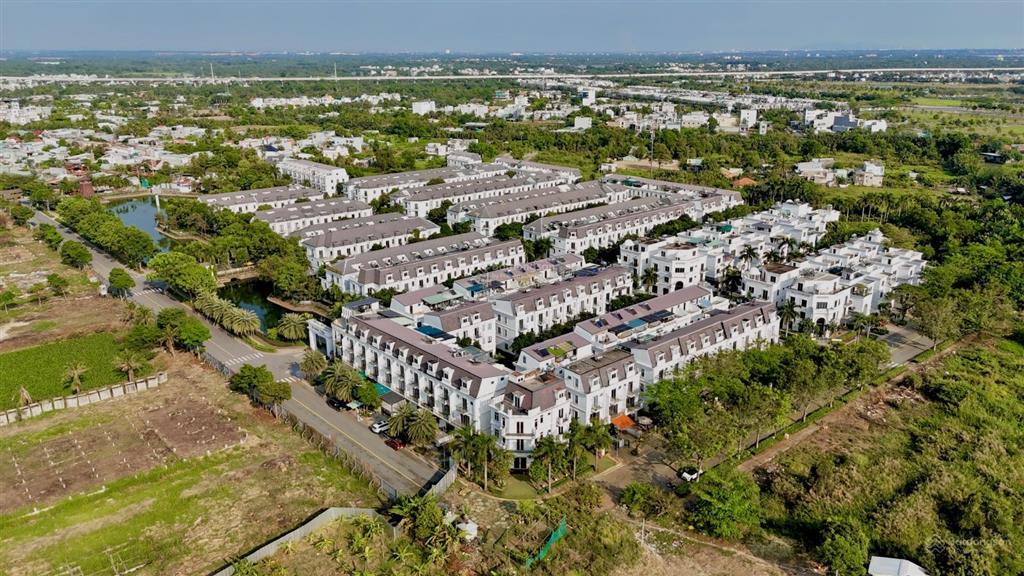 Chính chủ cần bán nhà phố 1 trệt 3 lầu sim city