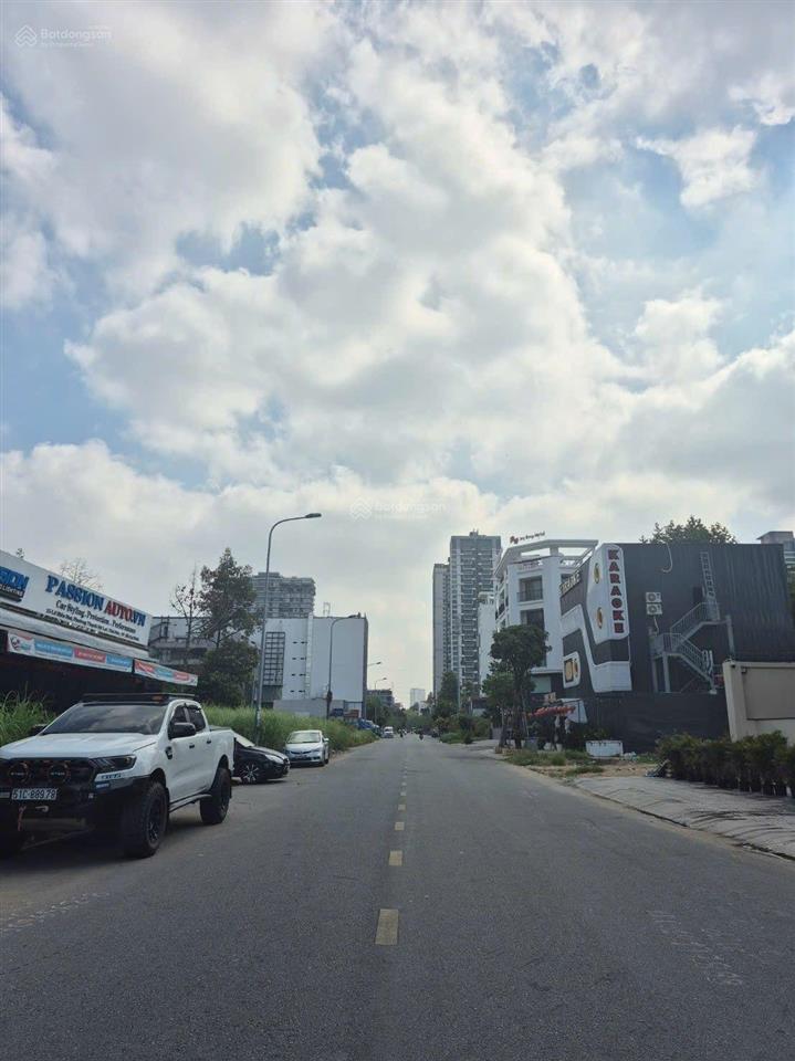 Nhượng đất huy hoàng 8mx20m, đường 20m, gần sông, giá 420tr/m2
