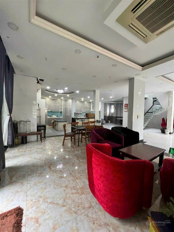 Cho thuê biệt thự đẹp, 15m x 18m, hầm trệt 2 lầu áp mái, giá 70tr/tháng