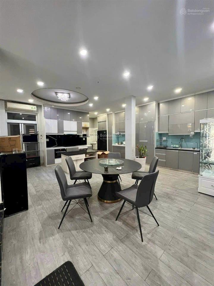 Cho thuê biệt thự đẹp, 15m x 18m, hầm trệt 2 lầu áp mái, giá 70tr/tháng