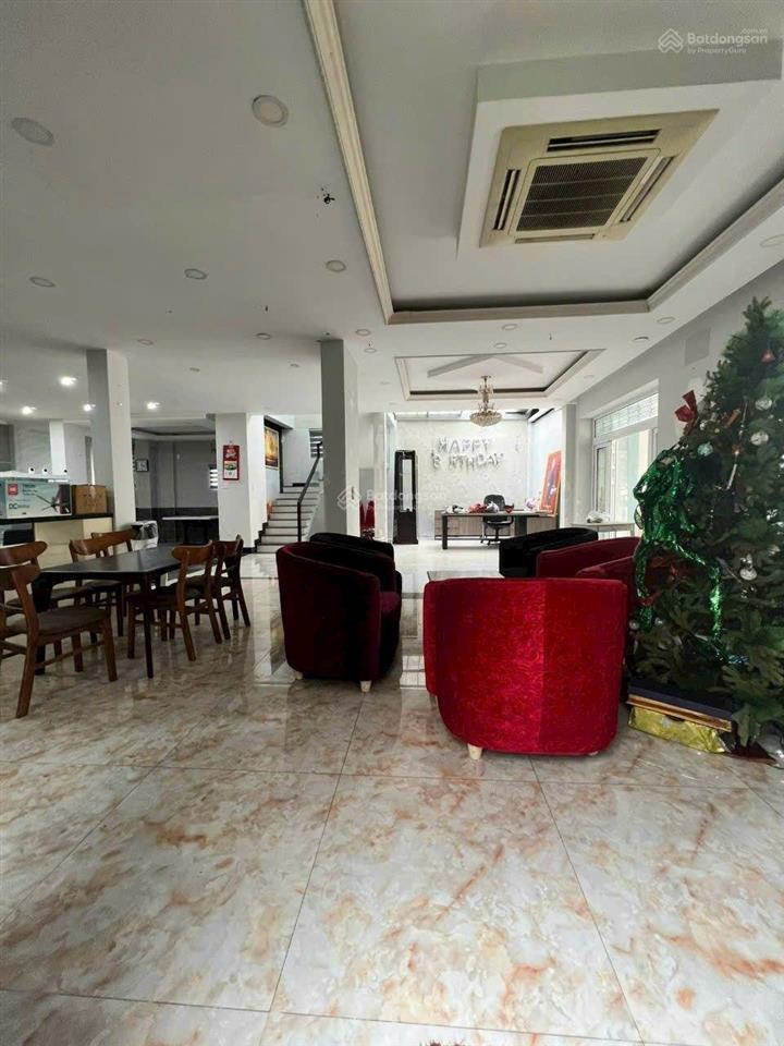 Cho thuê biệt thự đẹp, 15m x 18m, hầm trệt 2 lầu áp mái, giá 70tr/tháng