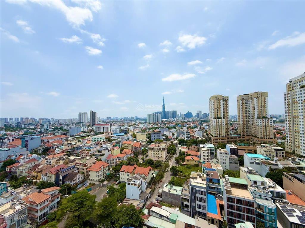 Cần bán gấp căn hộ thủ thiêm sky, 40m2 1pn ntcb, view landmark 81, tầng cao, giá chỉ 4 tỷ tl