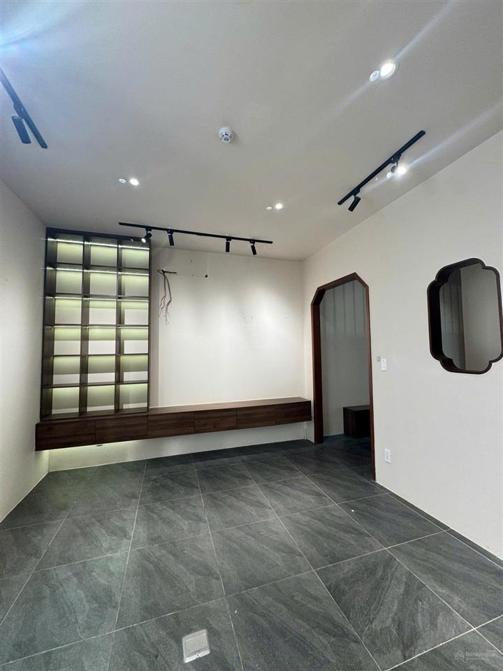 Cho thuê nhà phố soho the global city, 95m2 hoàn thiện cơ bản, có thang máy, giá chỉ 50tr/tháng
