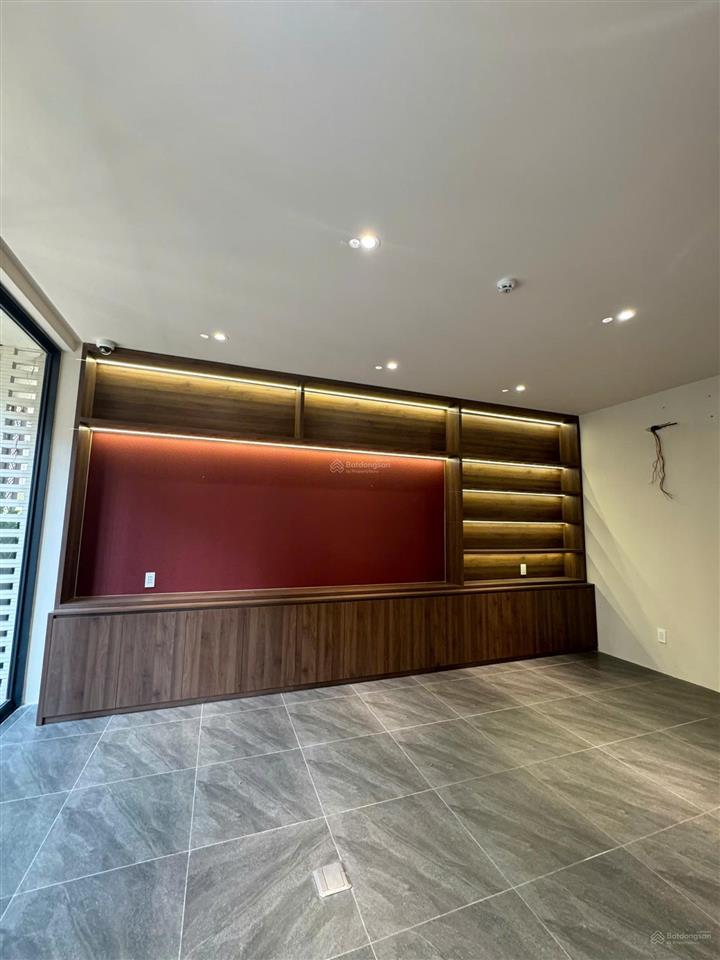 Cho thuê nhà phố soho the global city, 95m2 hoàn thiện cơ bản, có thang máy, giá chỉ 50tr/tháng